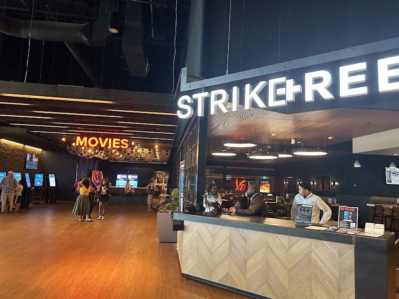 Strike + Reel Garland photo 3